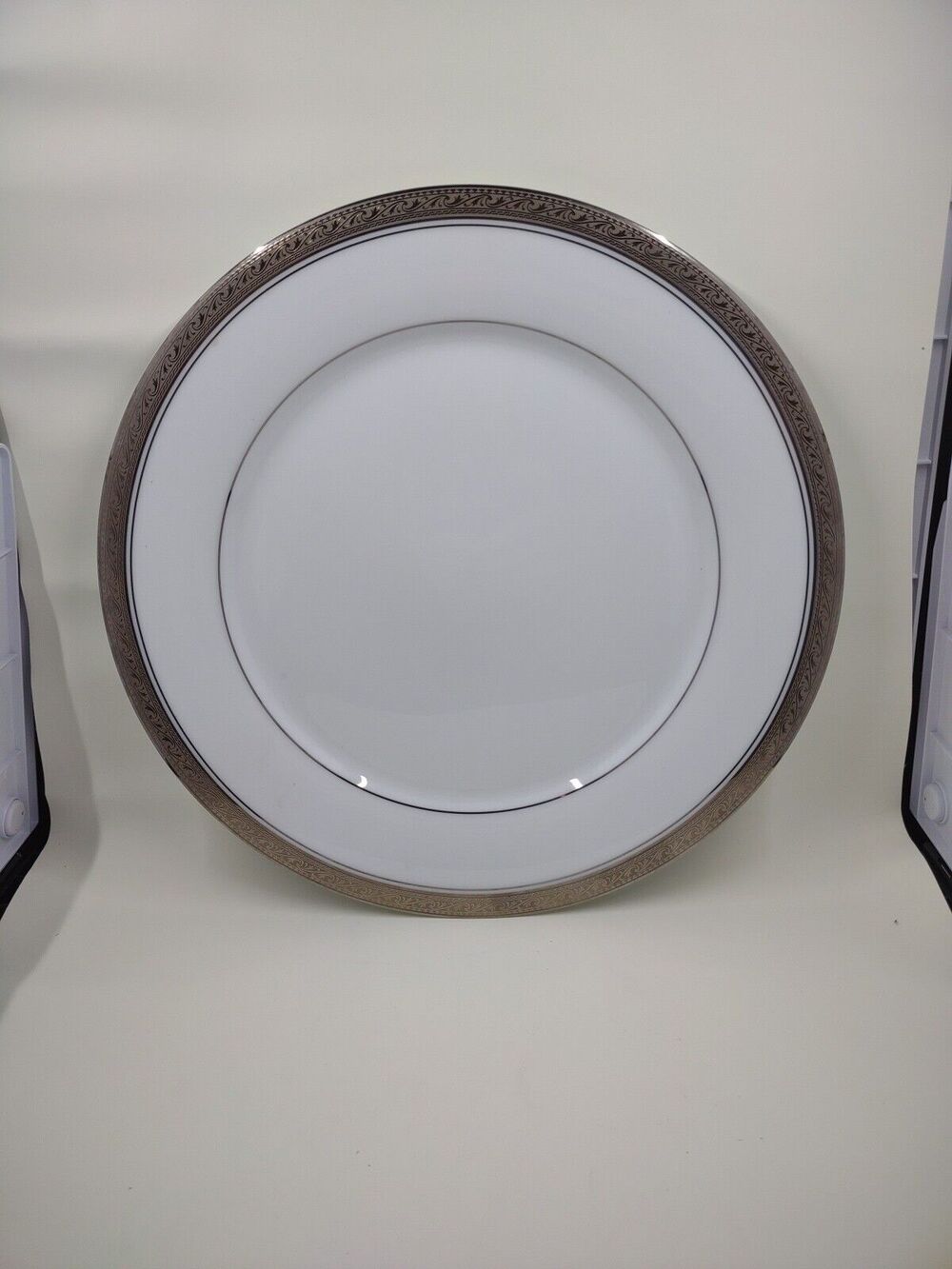 Legendary by Noritake Philippines Crestwood Platinum 4166 Dinner Plate 10 1/2"